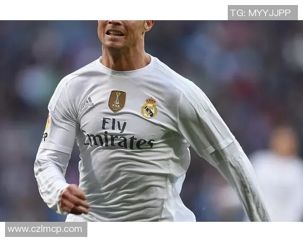 足球明星挑战极限运动跳远视频展现惊人弹跳力与运动魅力